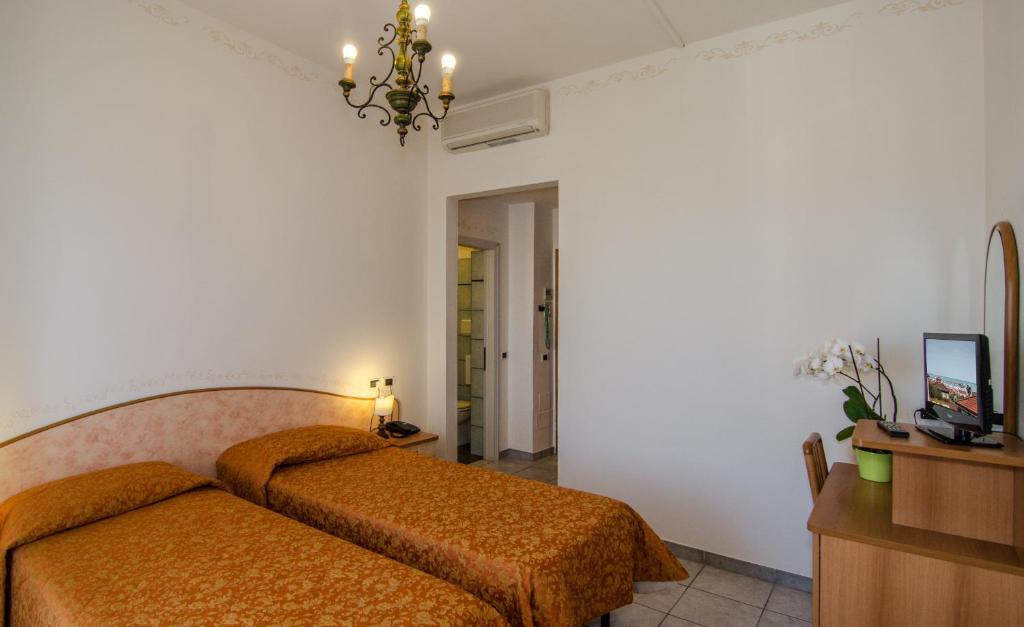 مارينا دي بييتراسانْت Hotel Villa Ombrosa الغرفة الصورة